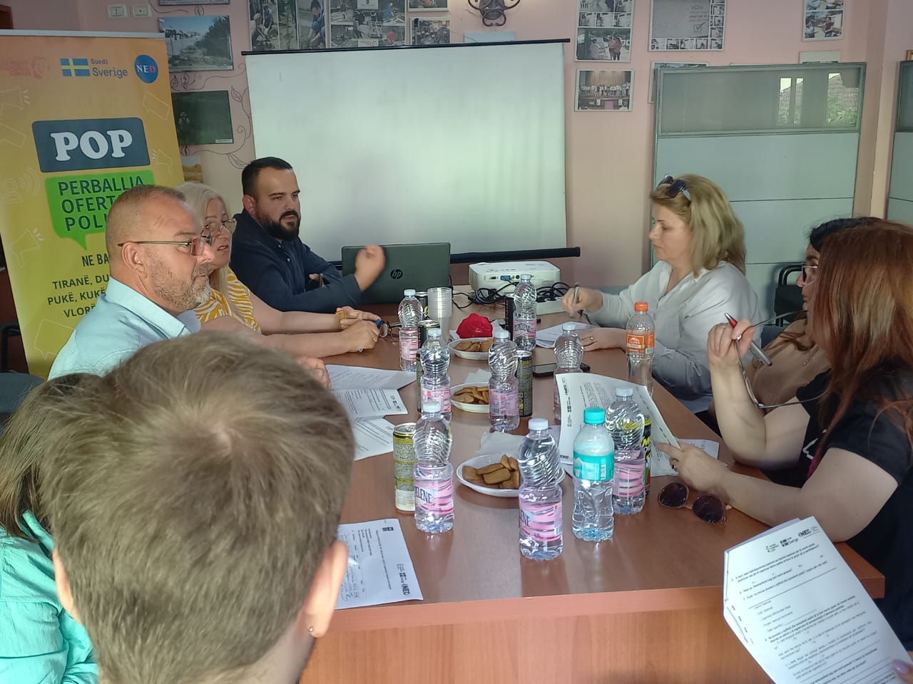 Tryezë Diskutimi mbi Konsultimin Publik në Bashkinë Durrës