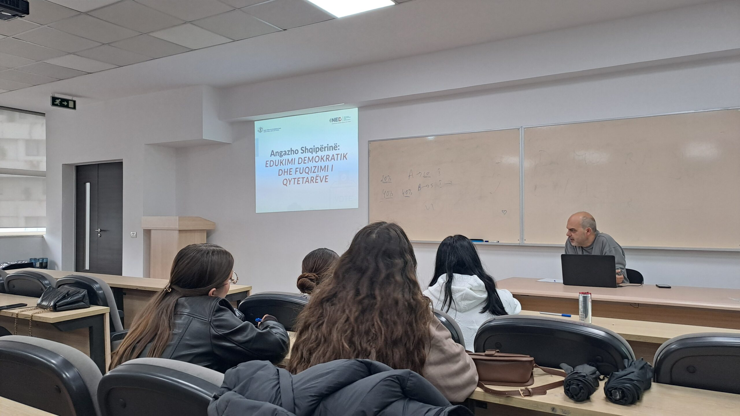 Rinia universitare në qendër të debatit për demokracinë dhe zgjedhjet